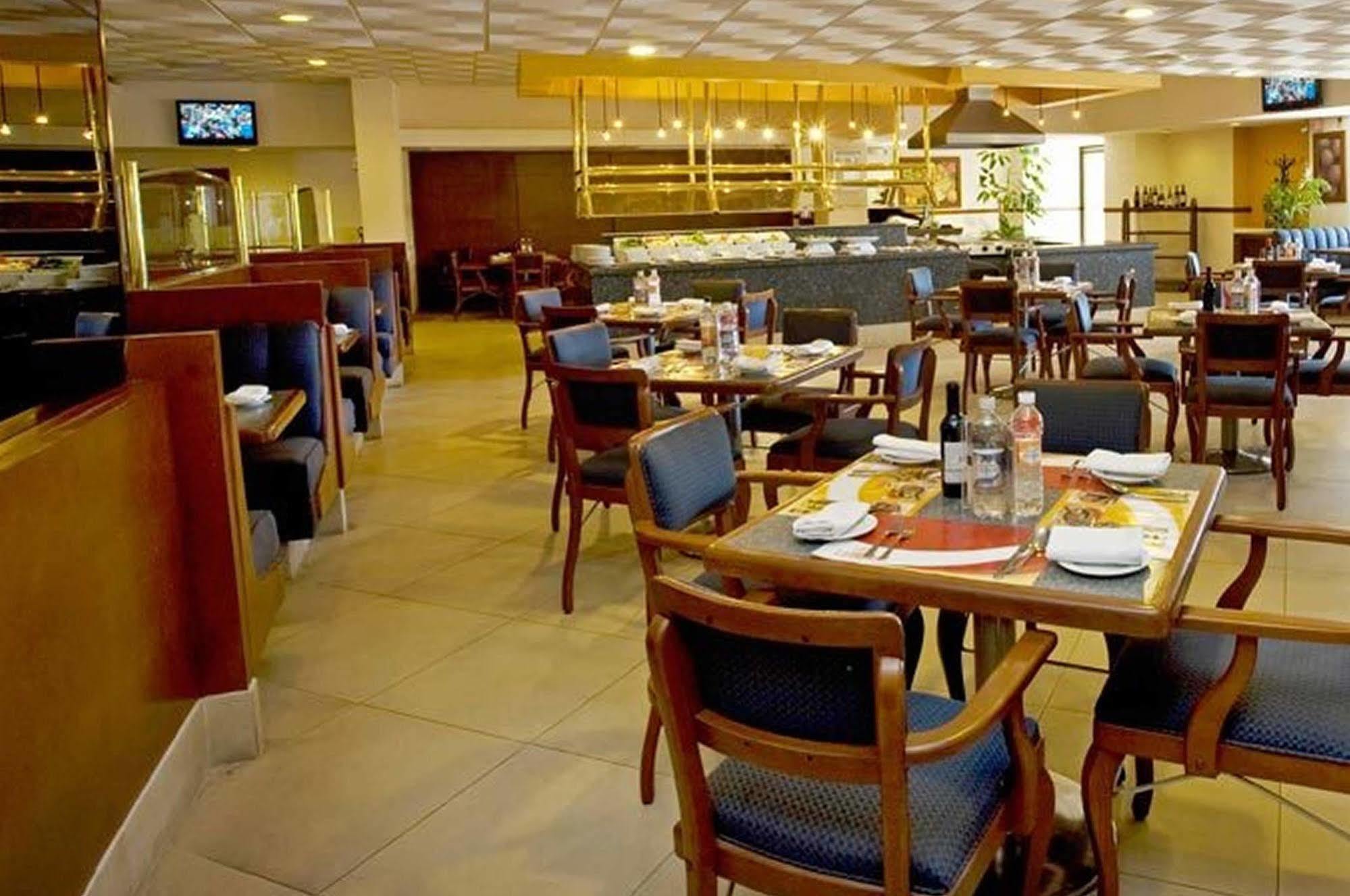Fiesta Inn San Luis Potosi Glorieta Juarez Ngoại thất bức ảnh